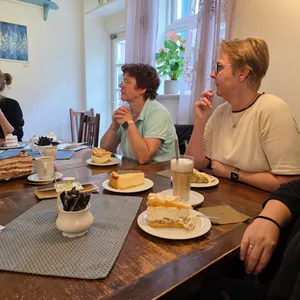 Austausch bei Cafe und Kuchen
